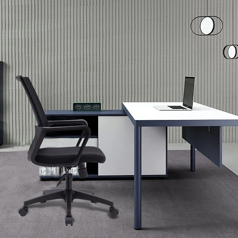 Chaise de bureau à bras fixes noire, cadre en nylon contemporain, chaise arrière en maille Clearhalo