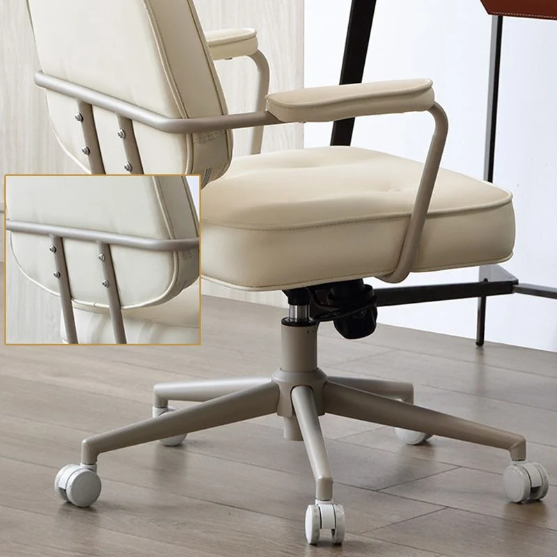 Chaise de bureau moderne à bras rembourrés, chaise de bureau en cuir avec roulettes Clearhalo