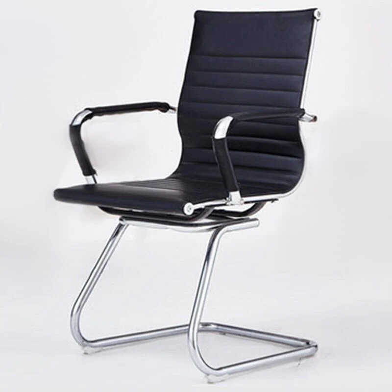 Chaise de bureau moderne en cuir avec accoudoirs inclus, dossier mi-hauteur, noir Clearhalo