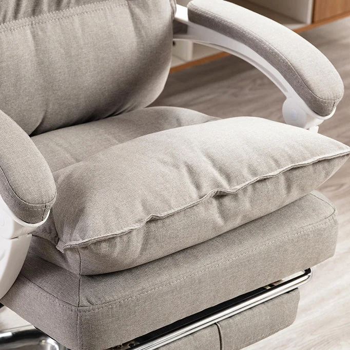 Chaise de bureau pivotante exécutive avec accoudoirs rembourrés, chaise de travail moderne avec roulettes Clearhalo