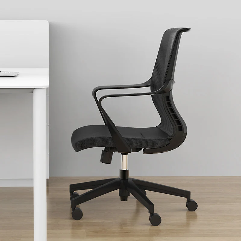 Chaise de bureau de style moderne, bras fixes à dossier moyen, chaise de travail ergonomique en maille Clearhalo
