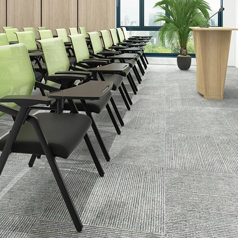 Chaise de conférence à dossier moyen en maille, chaise de bureau contemporaine à bras fixes pour le bureau Clearhalo