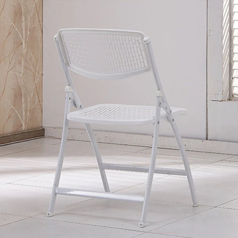 Chaise de travail contemporaine en plastique avec pieds en métal, sans accoudoirs, à dossier moyen Clearhalo