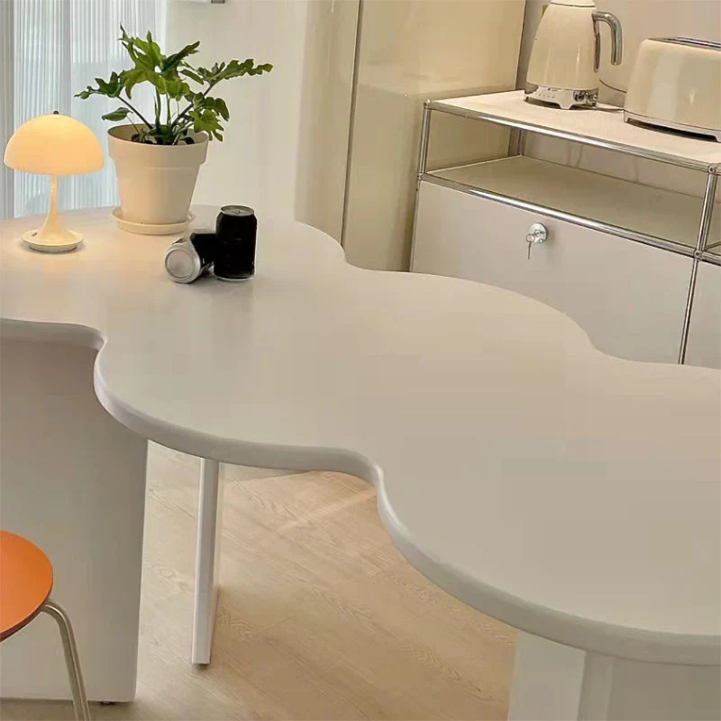 Table d'ordinateur portable de bureau de forme irrégulière, bureau d'écriture en bois avec 4 pieds Clearhalo