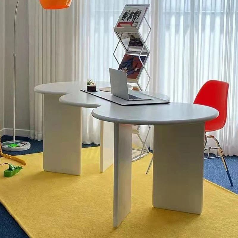 Table d'ordinateur portable de bureau de forme irrégulière, bureau d'écriture en bois avec 4 pieds Clearhalo
