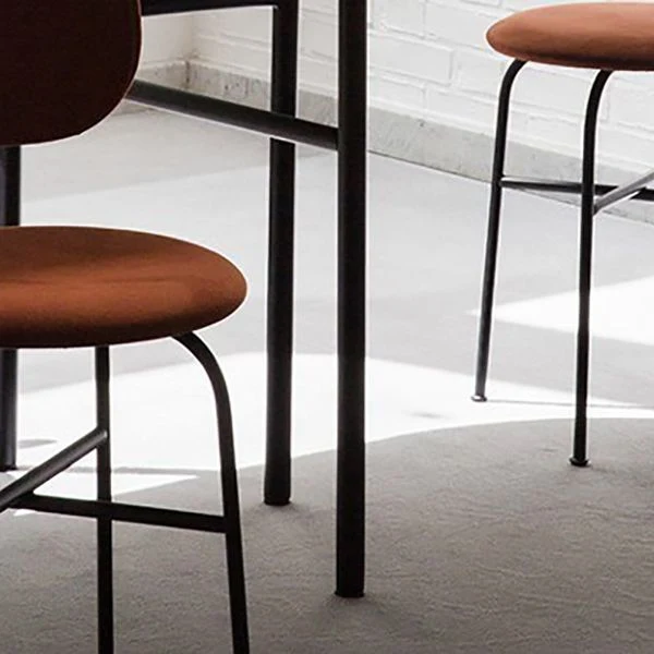 Table ovale en bois massif, pieds industriels en métal noir pour bureau Clearhalo