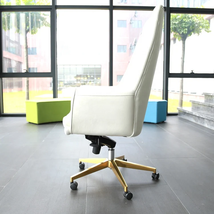 Fauteuil de bureau ergonomique pivotant en cuir de haute qualité, design moderne et confortable, réglable.
