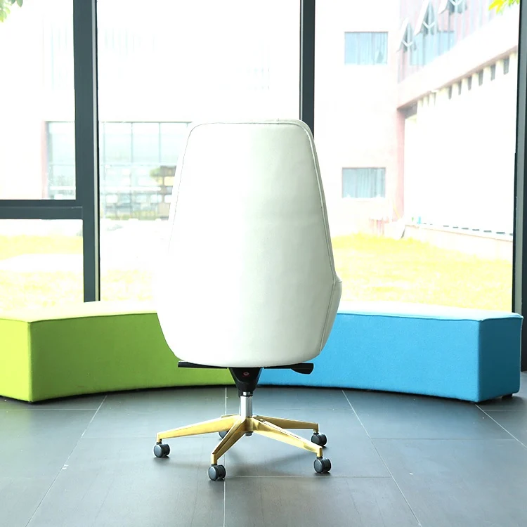 Fauteuil de bureau ergonomique pivotant en cuir de haute qualité, design moderne et confortable, réglable.