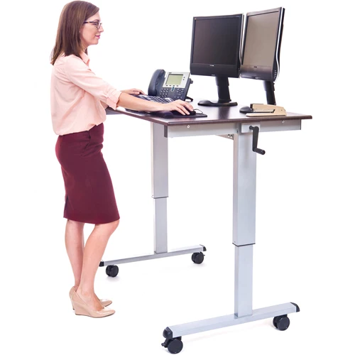 Postes de travail réglables en hauteur, bureau autonome, 122 cm (H) x 122 cm (L) x 82 cm (P), noyer Luxor H. Wilson