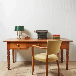 Edouard, le bureau en bois clair N°539 MGB