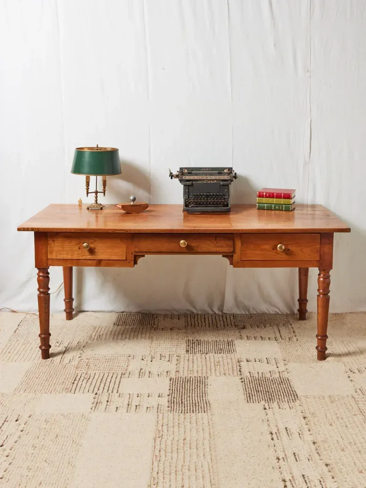 Edouard, le bureau en bois clair N°539 MGB