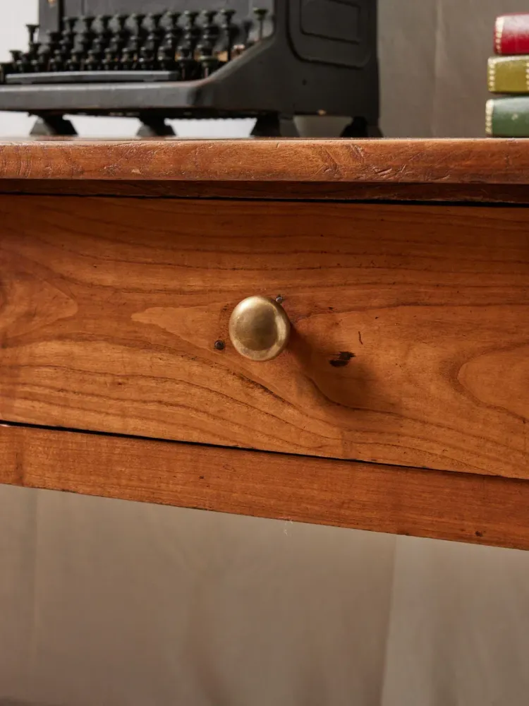 Edouard, le bureau en bois clair N°539 MGB