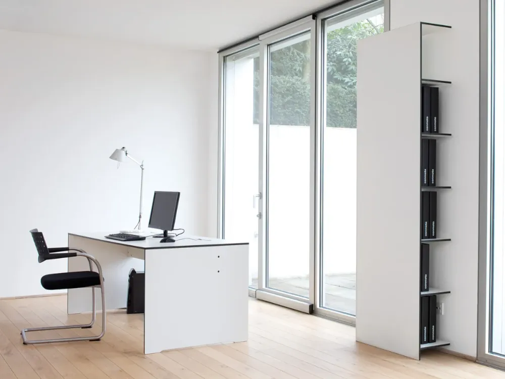 RIVA . Bureau