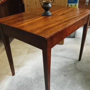 Table de bistrot en noyer massif , XIXÈME en parfait état. Salle des Ventes La Découverte