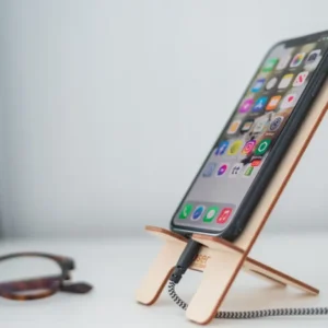 Support en bois pour cellulaire le “D-Poser”