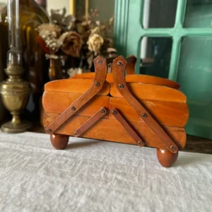 Travailleuse en bois années 50-60 pieds arrondis