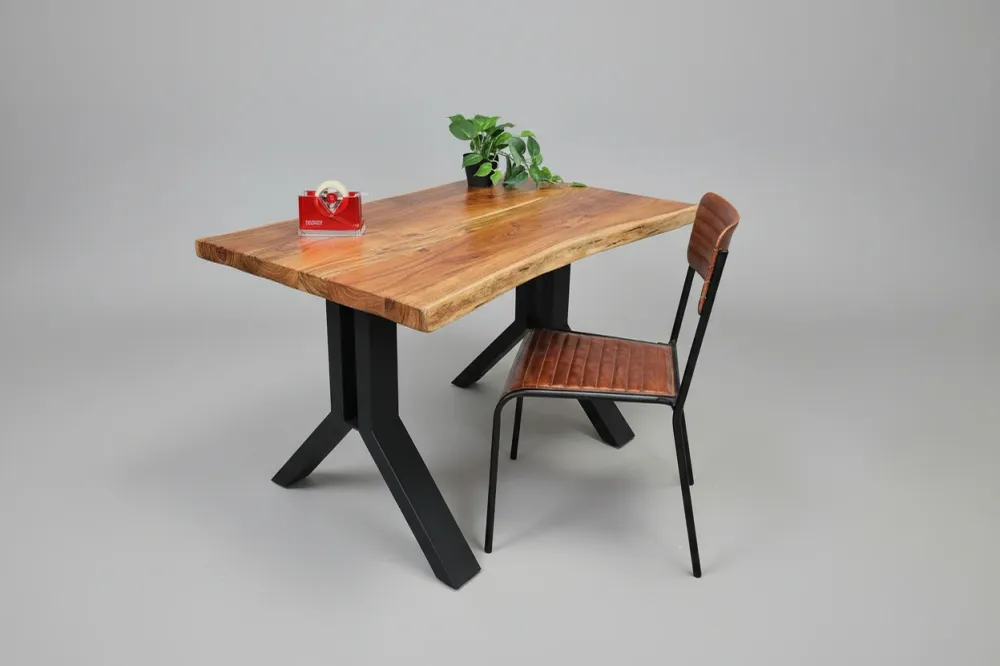 Bureau de Travail en Bois D'acacia massif sur patte en acier noir Vindus Furniture