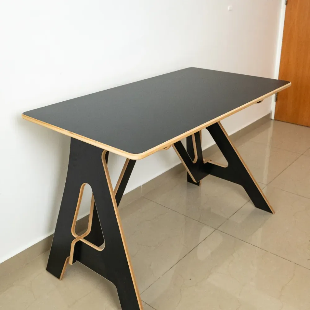 Bureau Noir Moderne – Espace de Travail Polyvalent et Élégant yarabox