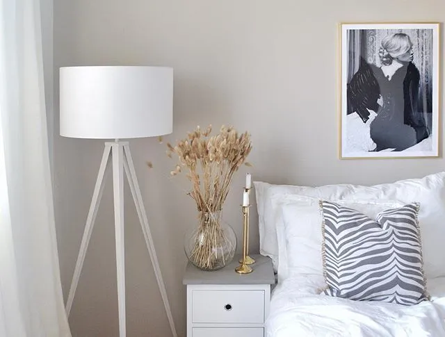 Étagère murale pour Lampadaire blanc STILETTO