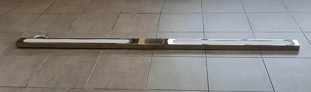 Luminaire LED en inox poli, longueur 2500 mm, supports amovibles en blanc pur