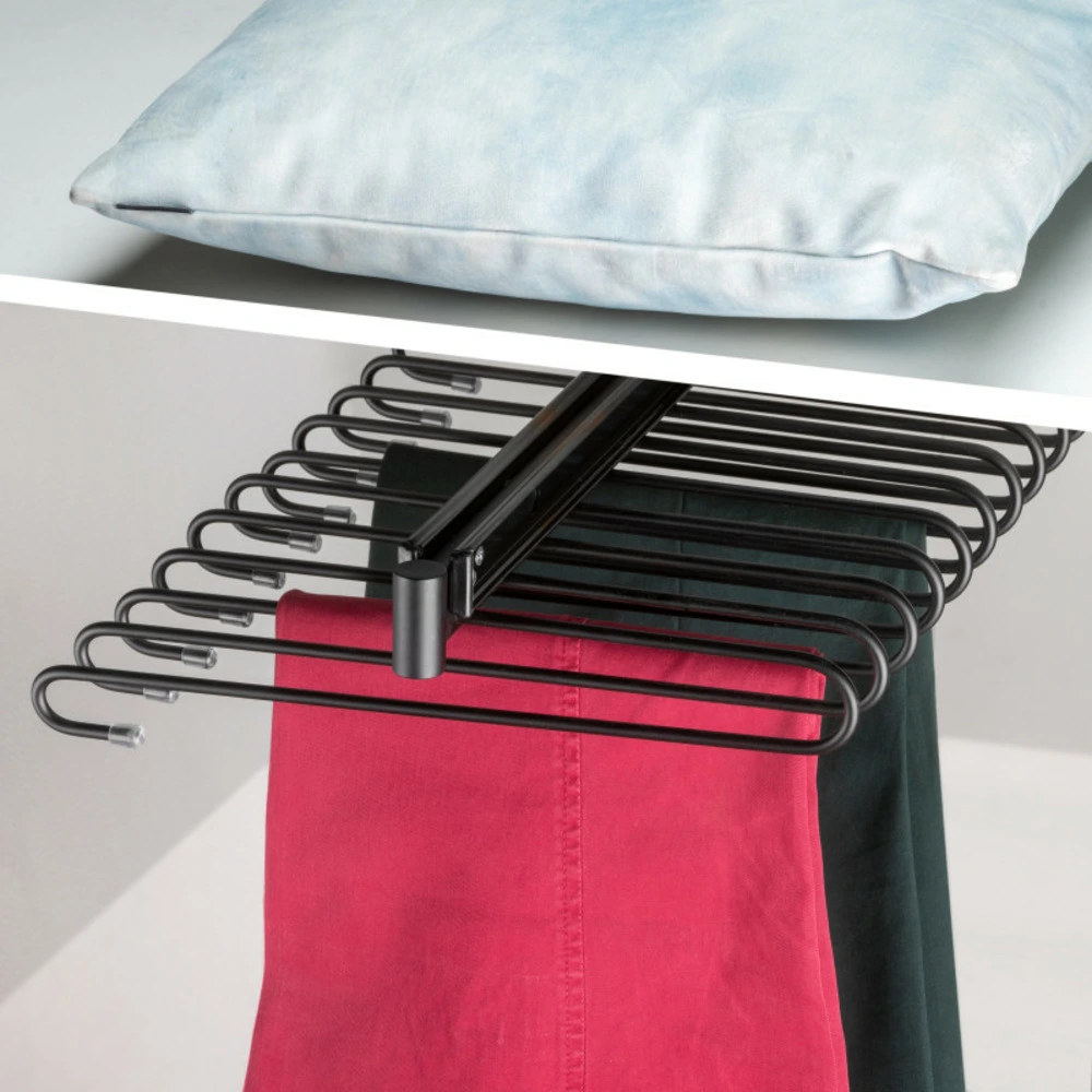 Emuca 7017814 porte pantalons extractible, peint en noir, acier. Couleur assortie au bureau