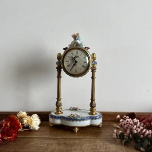 Pendule en porcelaine et laiton Capodimonte