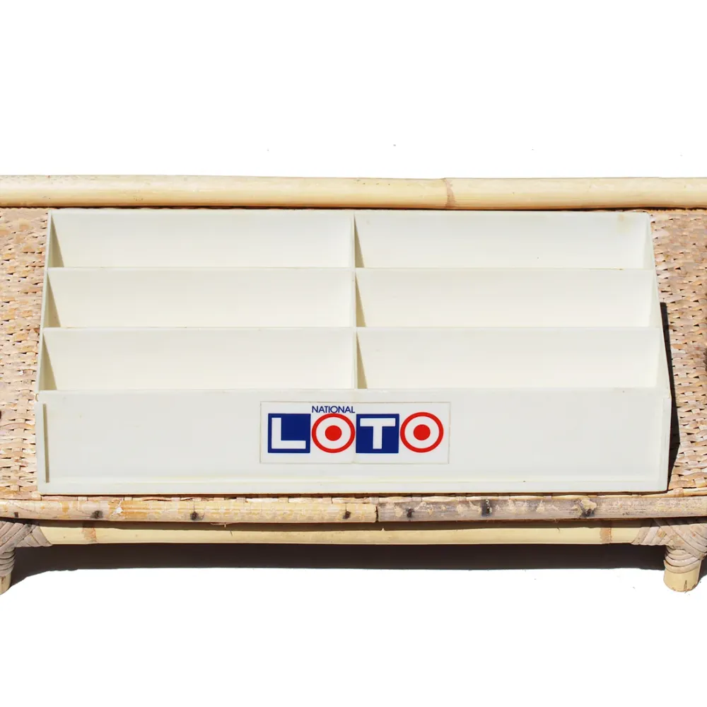 Présentoir / casier vintage en plastique pour bulletins de jeu du LOTO National