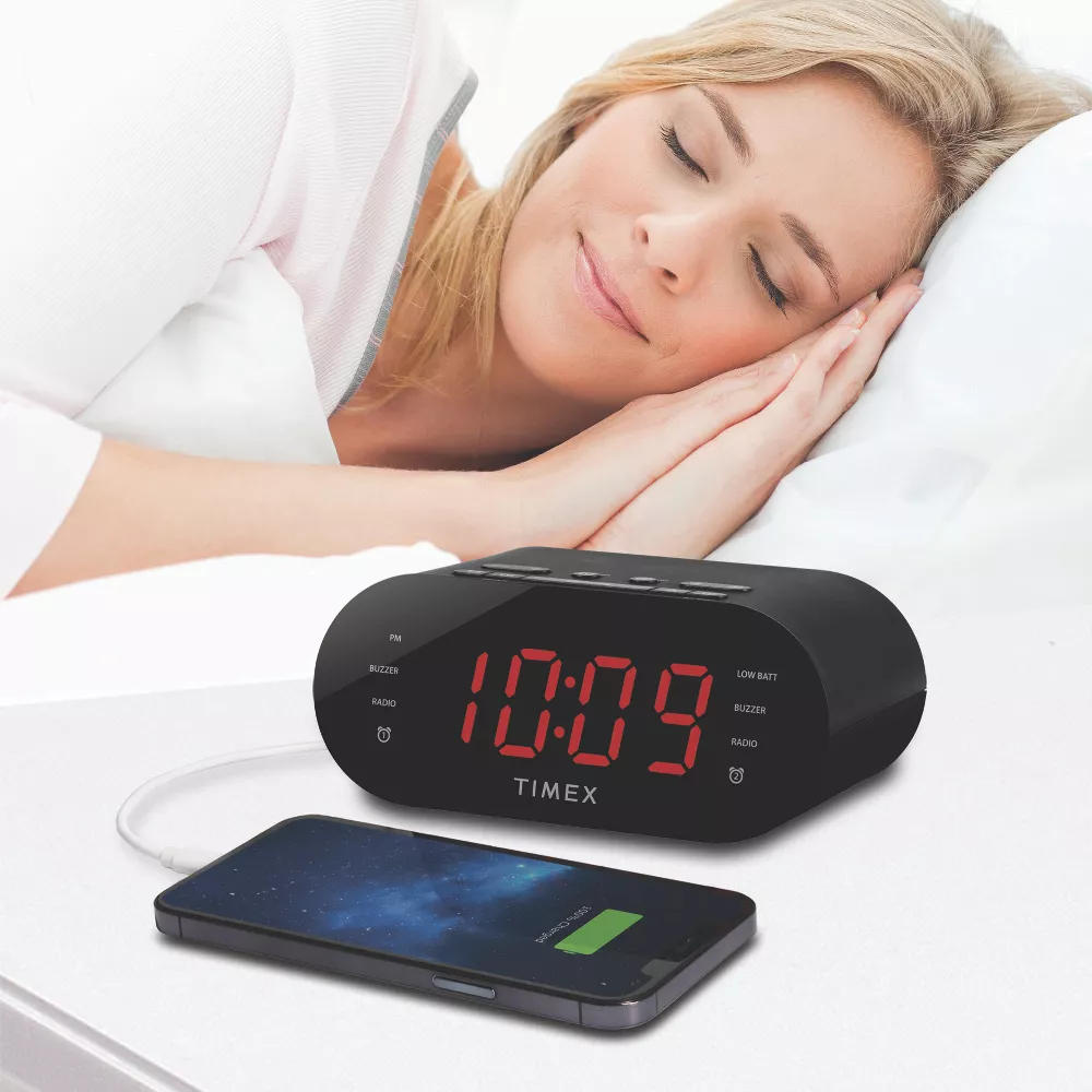Timex Radio-Réveil à Double Alarme avec Affichage LED, Chargement USB et Batteries de Secours, Noir - T232B