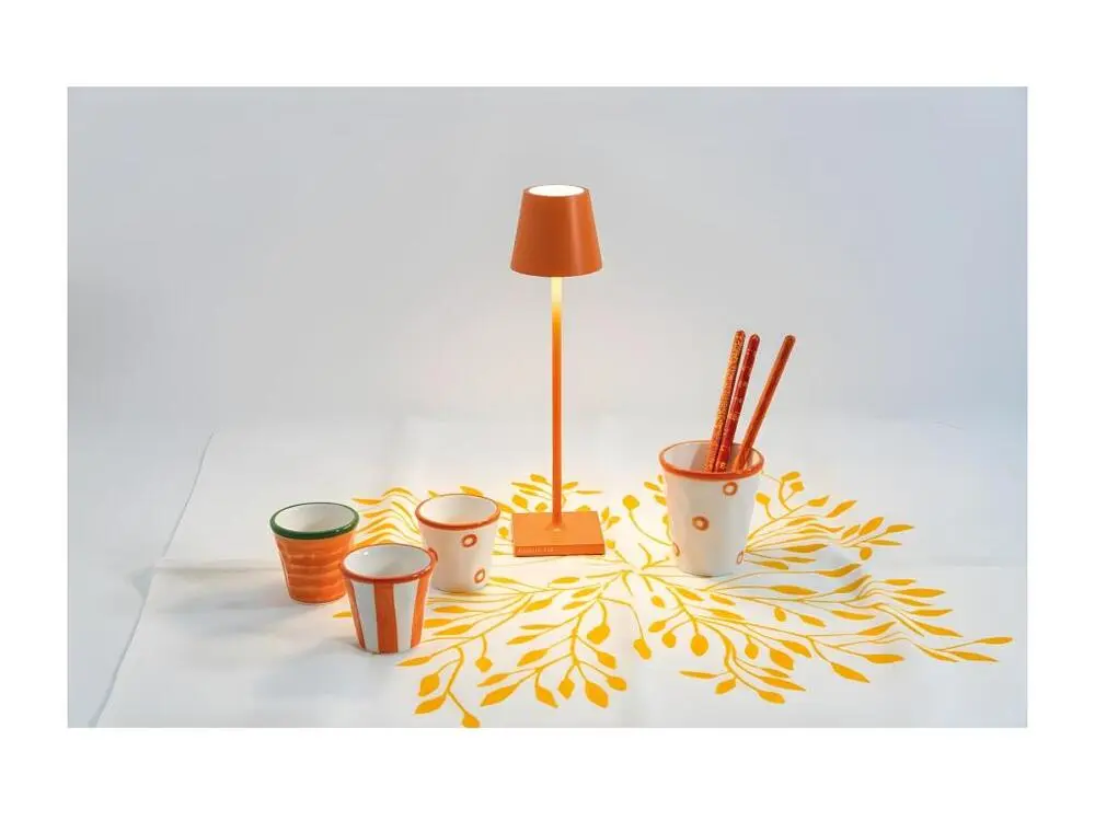 Lampe de table LED Poldina Pro Ultra-fin Orange, rechargeable et dimmable