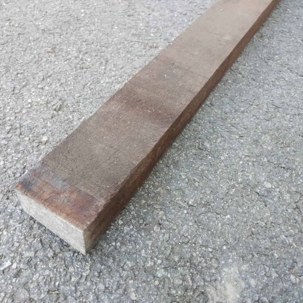 Lambourde bois exo Iroko classe 4 - 38x70 - L=2,00m pour Maternelle