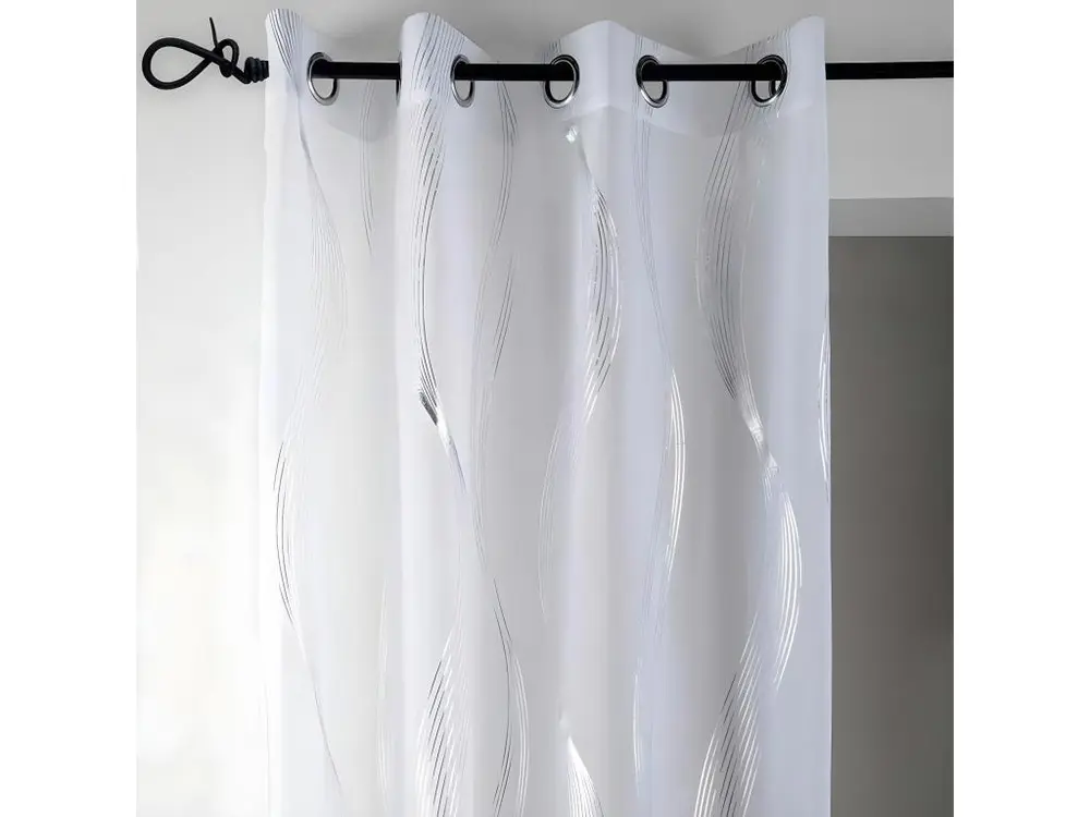 Un panneau de voilage blanc avec motif argenté 240 x 135 cm