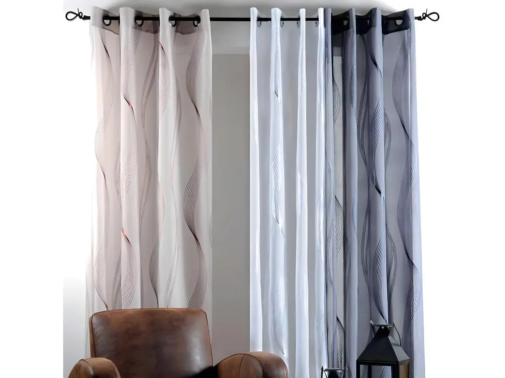 Un panneau de voilage blanc avec motif argenté 240 x 135 cm