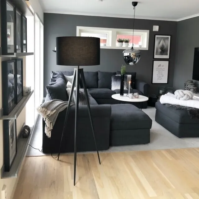 Tripod Floor Lamp Noir jais STILETTO