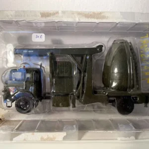 Camion militaire Berliet VTC vert sombre transport de têtes nucléaires missiles S2 - collection Hachette avec Compartiment...