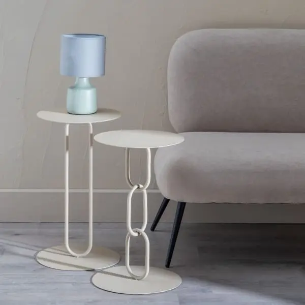 Table d'Appoint Design Maillons en Fer Sable avec plateau en chêne massif