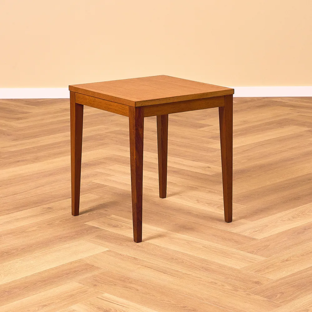 Table d'appoint danoise en teck pour espace limité