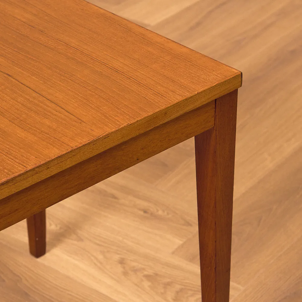 Table d'appoint danoise en teck pour espace limité