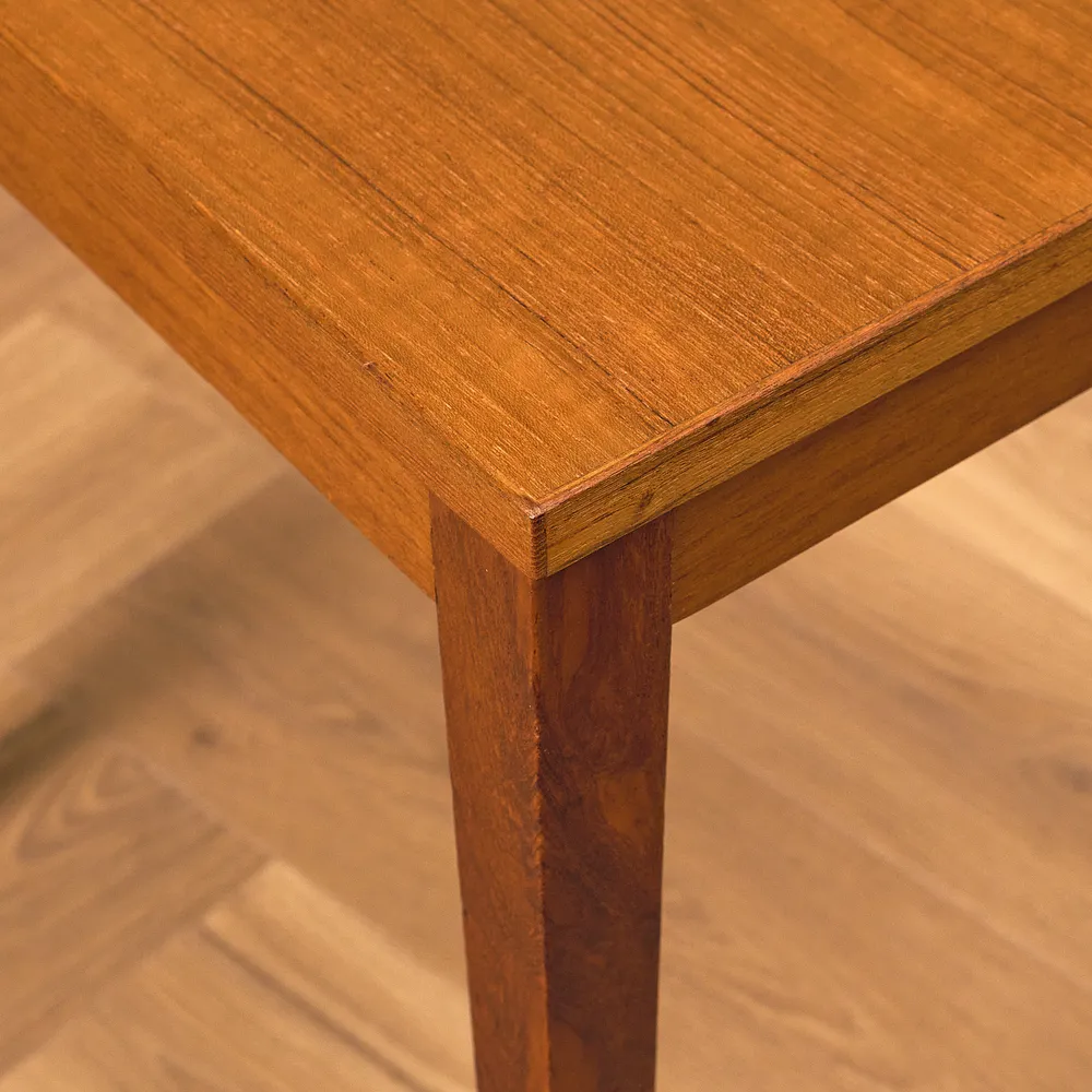 Table d'appoint danoise en teck pour espace limité