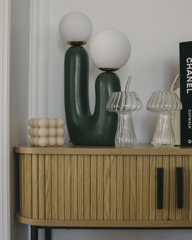 Table Lamp Vert êt TULUN avec plateau en chêne massif