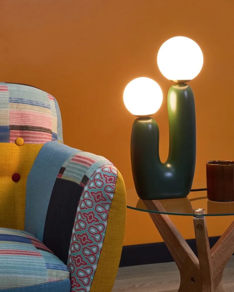 Table Lamp Vert êt TULUN avec plateau en chêne massif