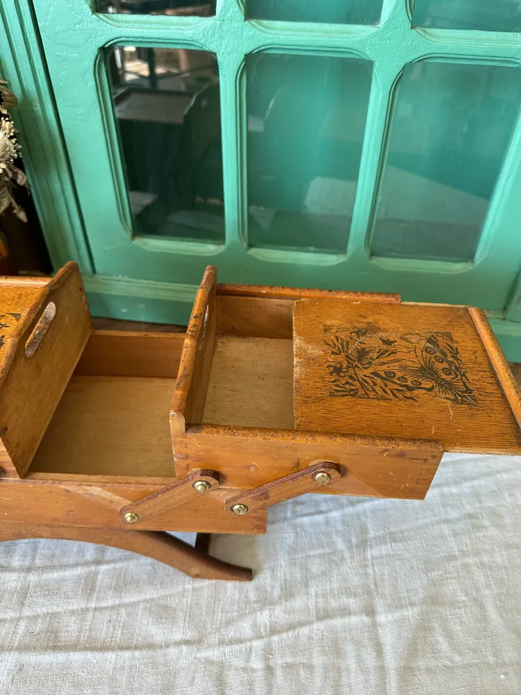 Bureau assis-debout Travailleuse de table en bois avec gravures décoratives