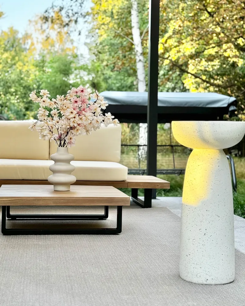 Table d'appoint blanc cassé CADINI avec mécanisme à manivelle